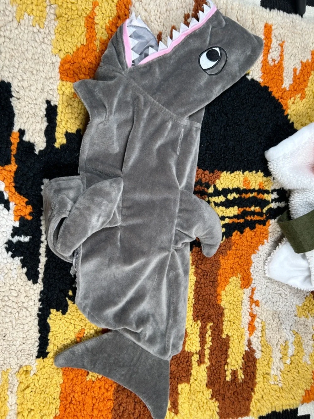 Set of 2, size M dog costumes!!